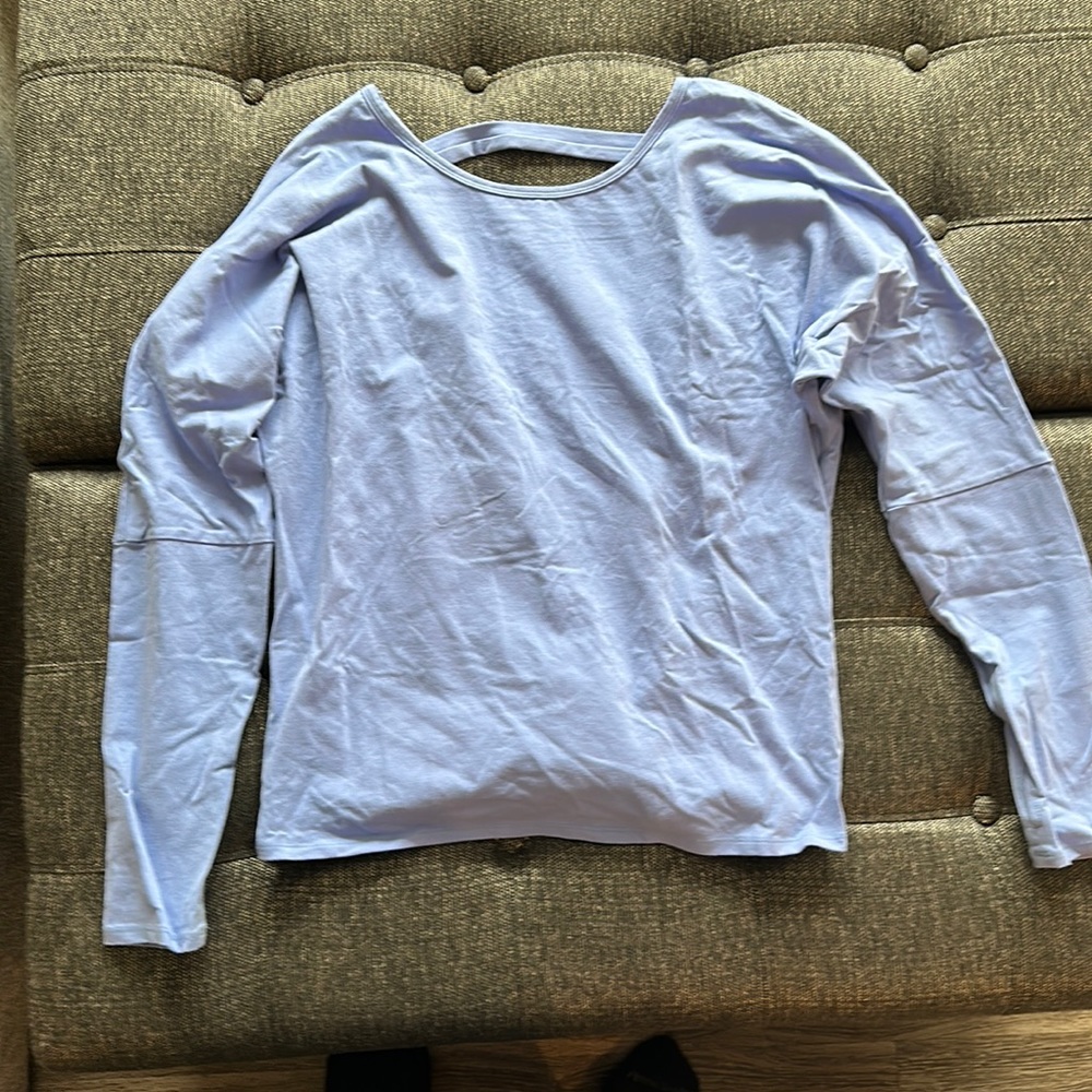 Sanutch women’s active wear shirt. Blue size XL